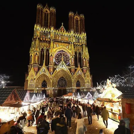 Joli Au Pied De La Cathedrale رانس