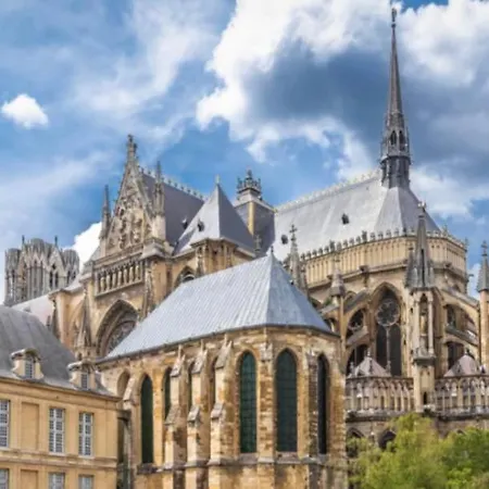 شقة Joli Au Pied De La Cathedrale