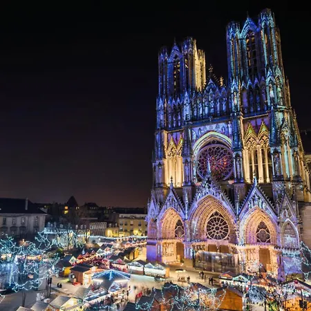 Joli Au Pied De La Cathedrale شقة *